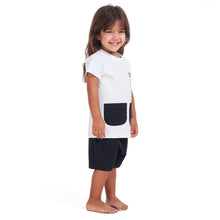 Load image into Gallery viewer, Girls summer pajama set Giraffe t-shirt + Black shorts
